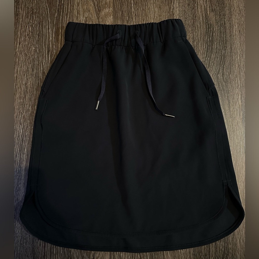 Lululemon All Black On the Fly Skirt
